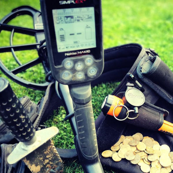 Crazy Detectors Sondeln im Park mit dem Metalldetektor Nokta Makro Simplex
