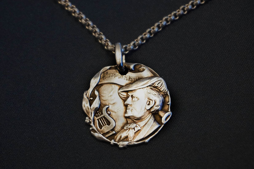 Sondelsüchtig Stefan findet Wagner Amulett mit dem Metalldetektor
